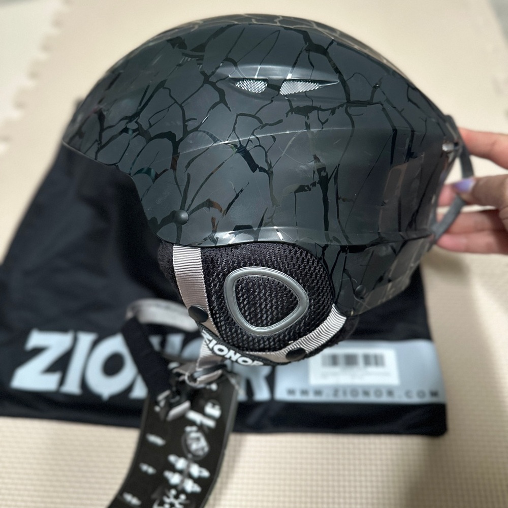 Zionor Black Ski Helmet Youth M / Adult S 52-55cm New